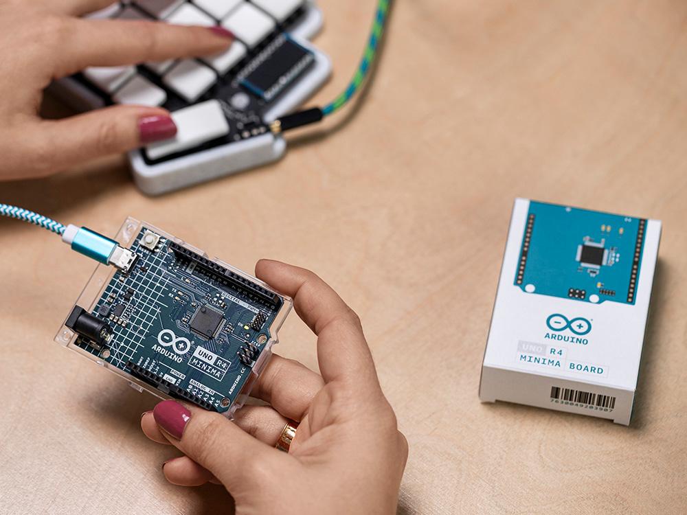 【台灣物聯】 原廠授權經銷義大利製 Arduino UNO R4 Minima 開發板 Renesas RA4M1控制器 | 蝦皮購物