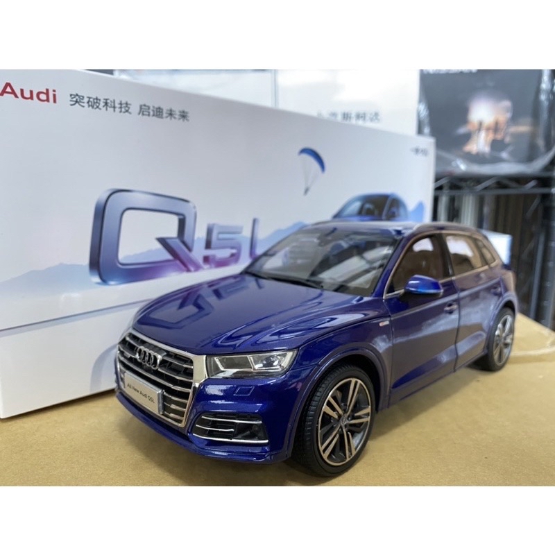 予約販売 △超希少！白！AUDI 特注！1/18 q5 アウディ 2024年最新 