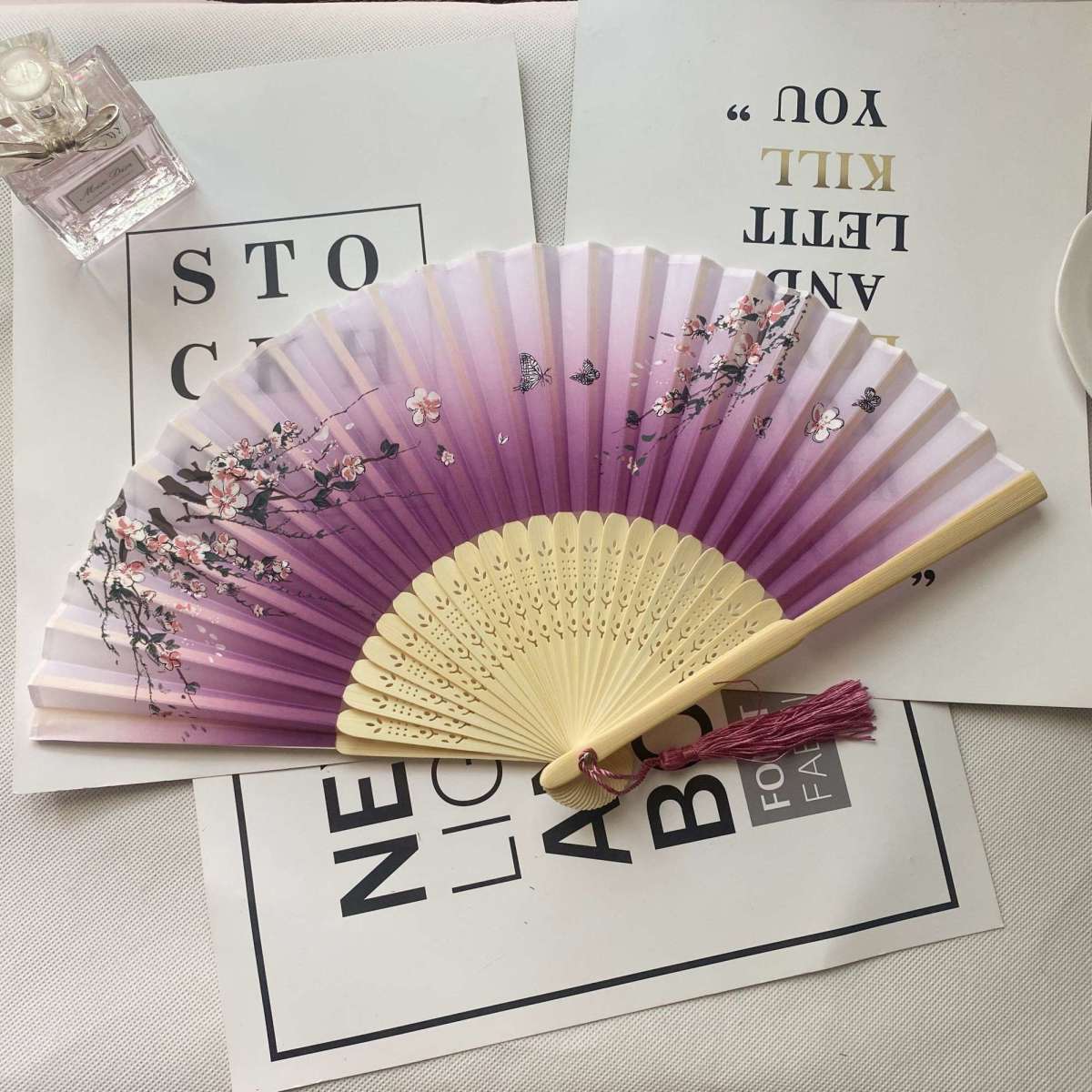 【優選好貨】扇子折扇 中國風 女式竹扇 學生古風 流蘇 夏季 隨身攜帶竹扇 古裝古代漢服小竹扇hjoai 6TUM | 蝦皮購物