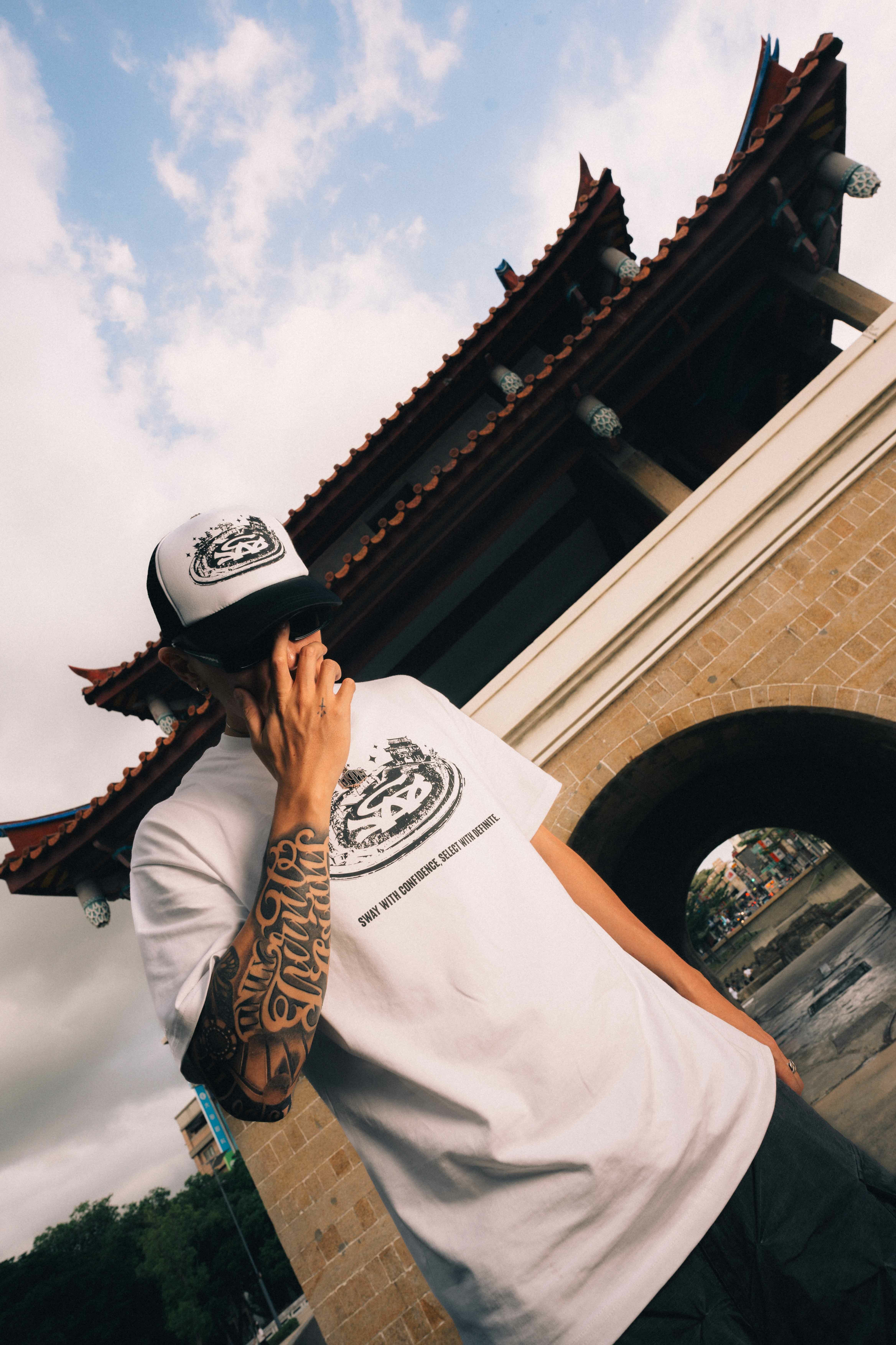 『Definite』Sway the Don x DEFINITE “Windy East Gate” TEE | 蝦皮購物