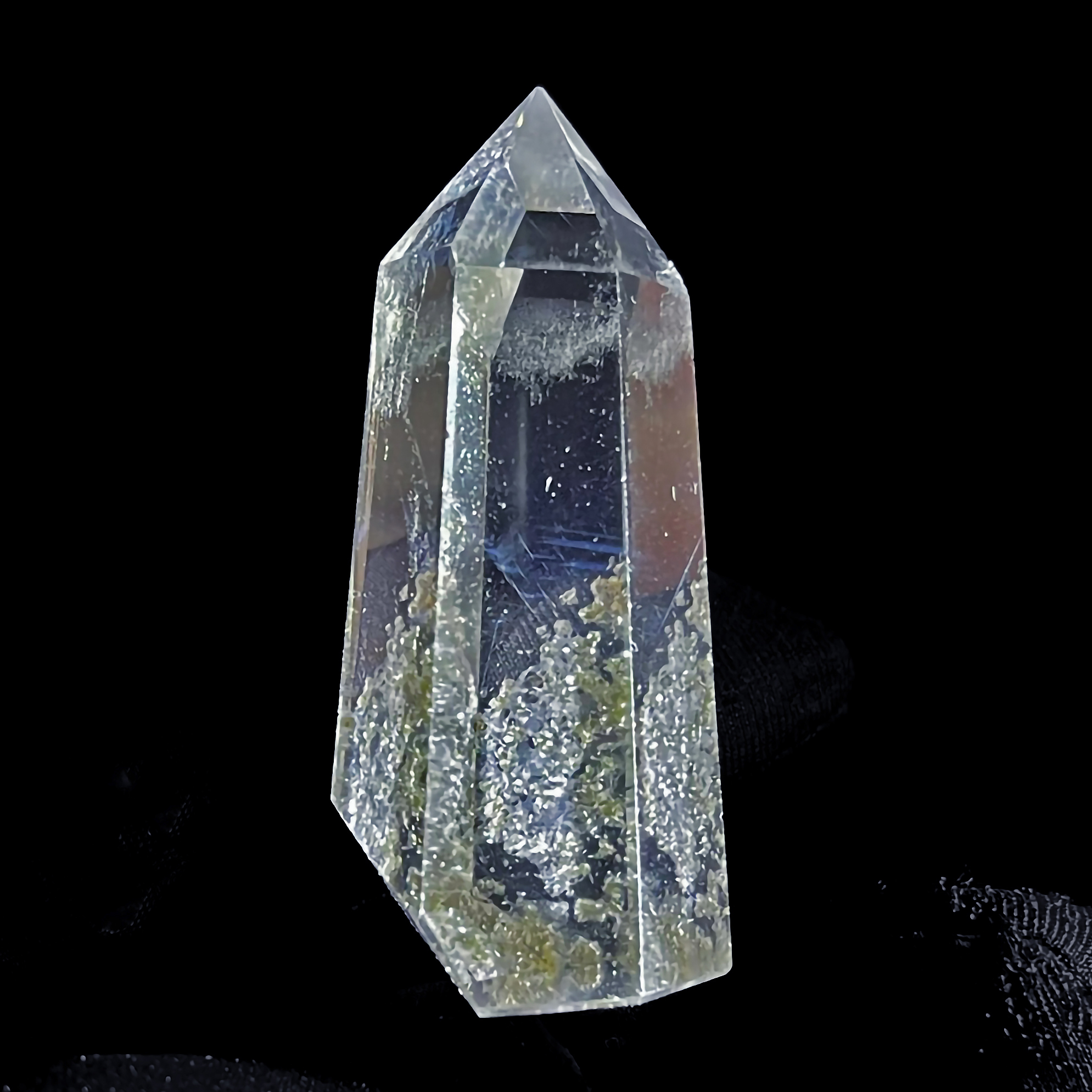 NO.23 藍針白水晶柱共生金雲母倒金字塔型藍針水晶柱天使的羽毛藍針柱