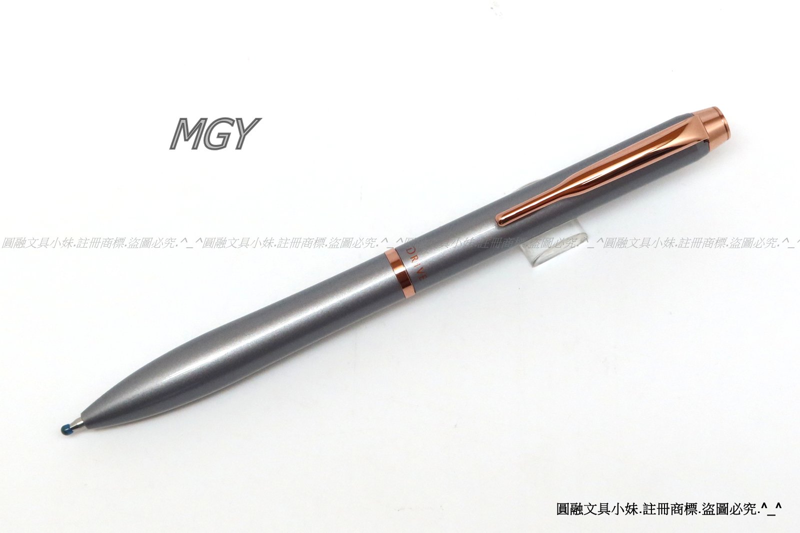 🧡🖤 資深的筆友絕對對這個品牌不陌生🧡🖤 󠀠 Delta，創立於1982年，總部位於那不勒斯的義大利筆廠。由三位對書寫工具充滿熱情的創辦人創立，以及優雅的設計、精湛的工藝及高品質材料聞名，不幸的是在2017年因財務問題而關閉，讓許多書寫工具愛好者感到相當惋惜。而在2022  