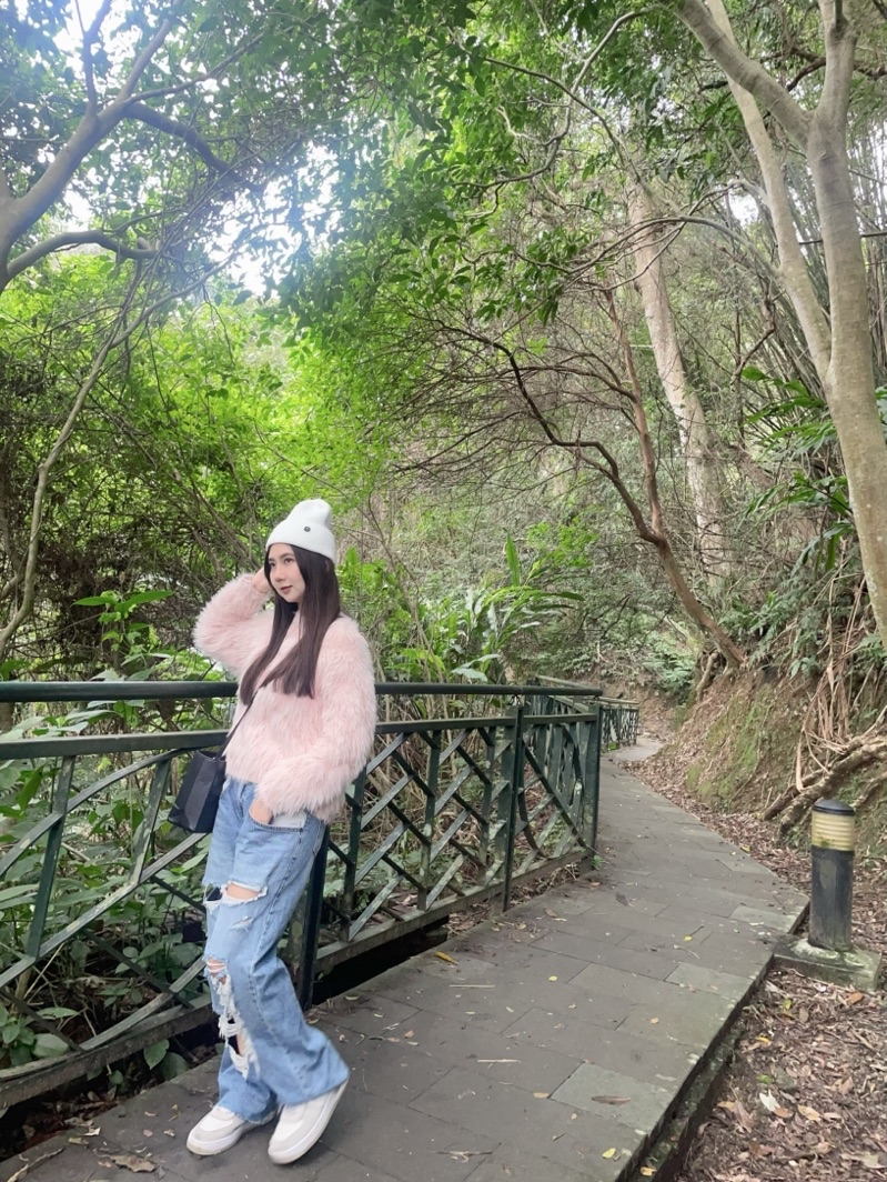 Ashley 現貨 精品訂製款 字母M標 瘦小臉 兔毛糖果色毛線帽 保暖 針織帽 護耳 帽子 帽 | 蝦皮購物