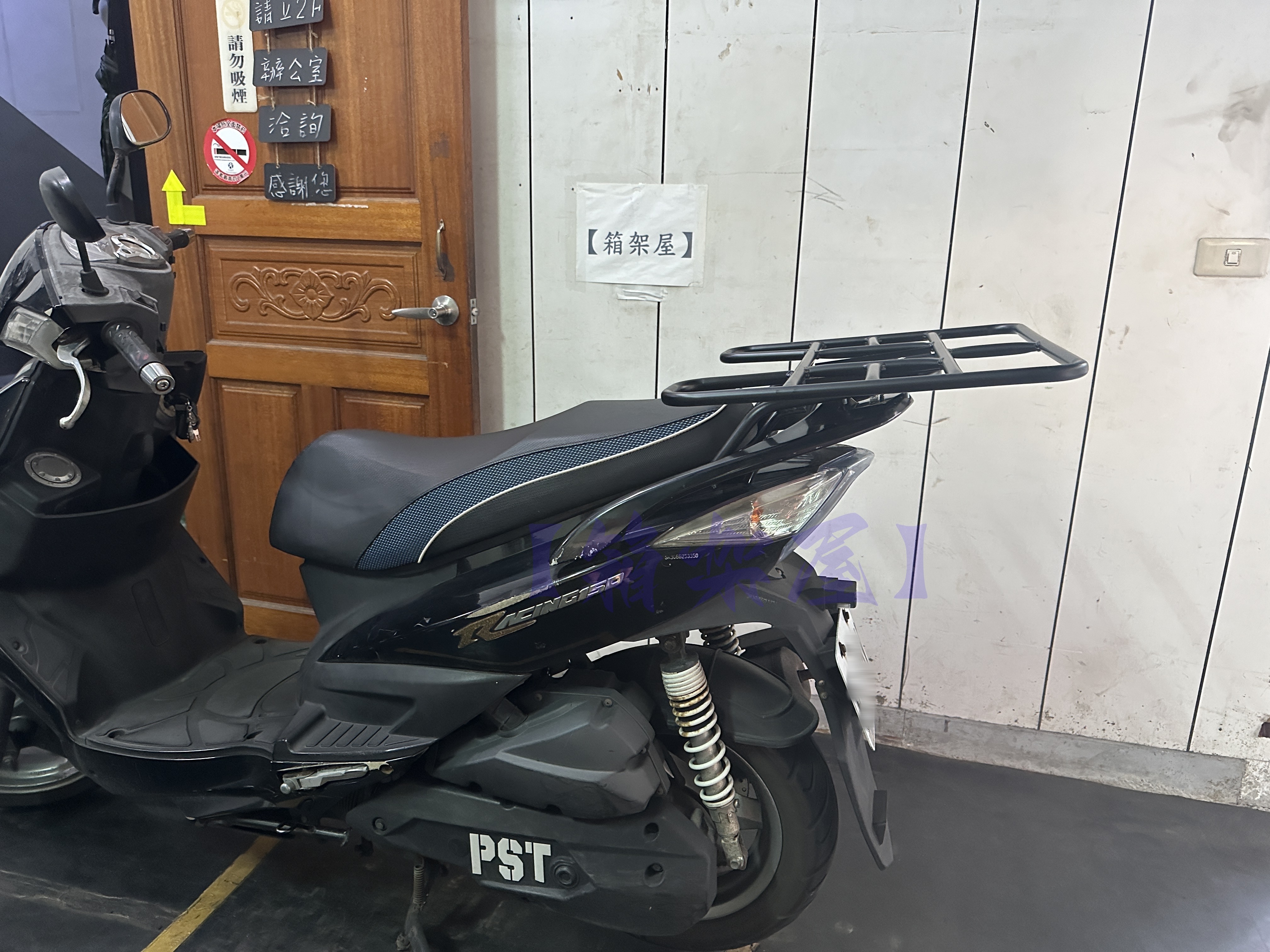 【新北新莊箱架屋】雷霆 Racing 125 150 一體式扶手 後架 + 外送架 機車 載貨架 快拆 可開座墊 可載人 | 蝦皮購物