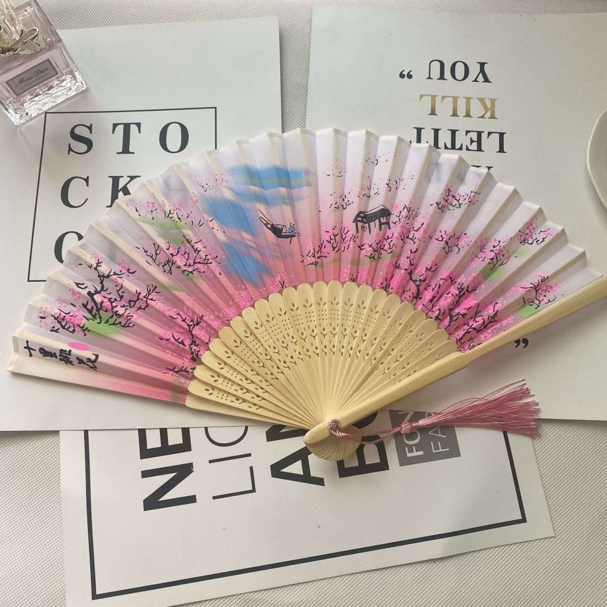 【優選好貨】扇子折扇 中國風 女式竹扇 學生古風 流蘇 夏季 隨身攜帶竹扇 古裝古代漢服小竹扇hjoai 6TUM | 蝦皮購物