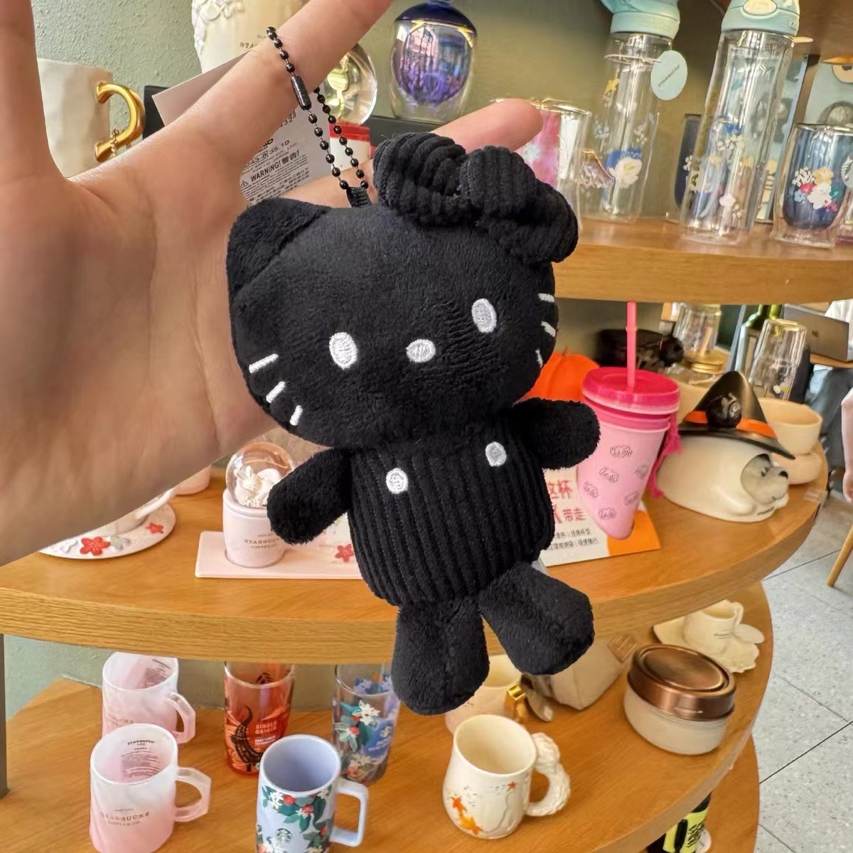 【Hello Kitty 50週年】海港城限定全黑kitty 黑皮kitty超酷ins辣妹必備鑰匙扣包包書包吊飾 | 蝦皮購物