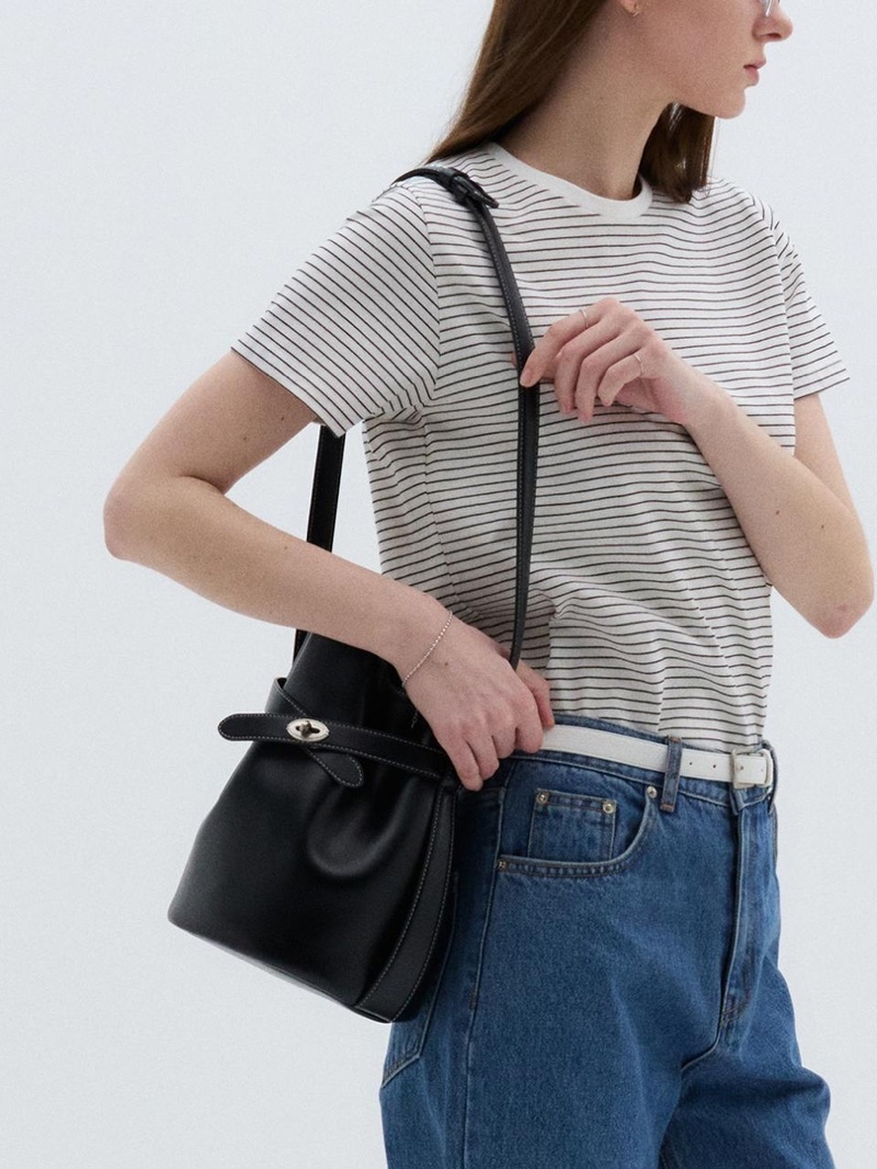 【OSTKAKA】 CLASSIC BELT BUCKET BAG MINI ☆OSTKAKA☆ Classic belt bucket bag mini 3 colors (OSTKAKA