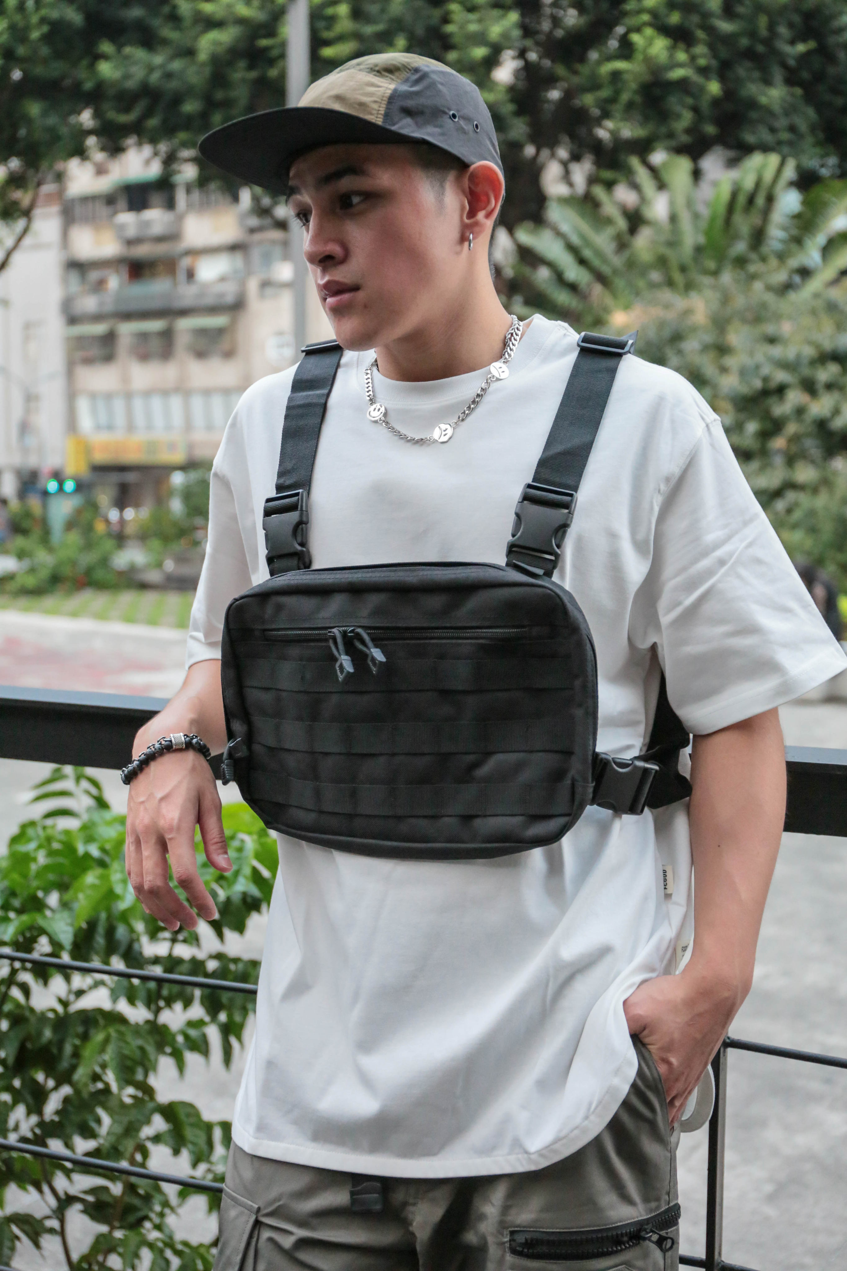 現貨|影片 高磅 戰術胸包 戰術包 外送包 外送員必備 軍裝 游擊 生存遊戲 裝備 CS 胸包 胸前包 胸包男 外送 | 蝦皮購物
