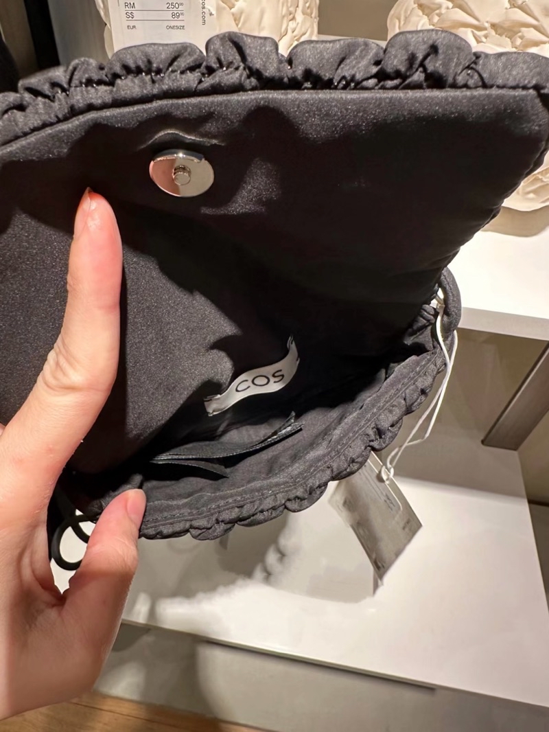 COS QUILTED CROSSBODY 雲朵包 方形雲朵包 斜背雲朵包 斜跨雲朵包 WOC 斜背包 肩背 | 蝦皮購物