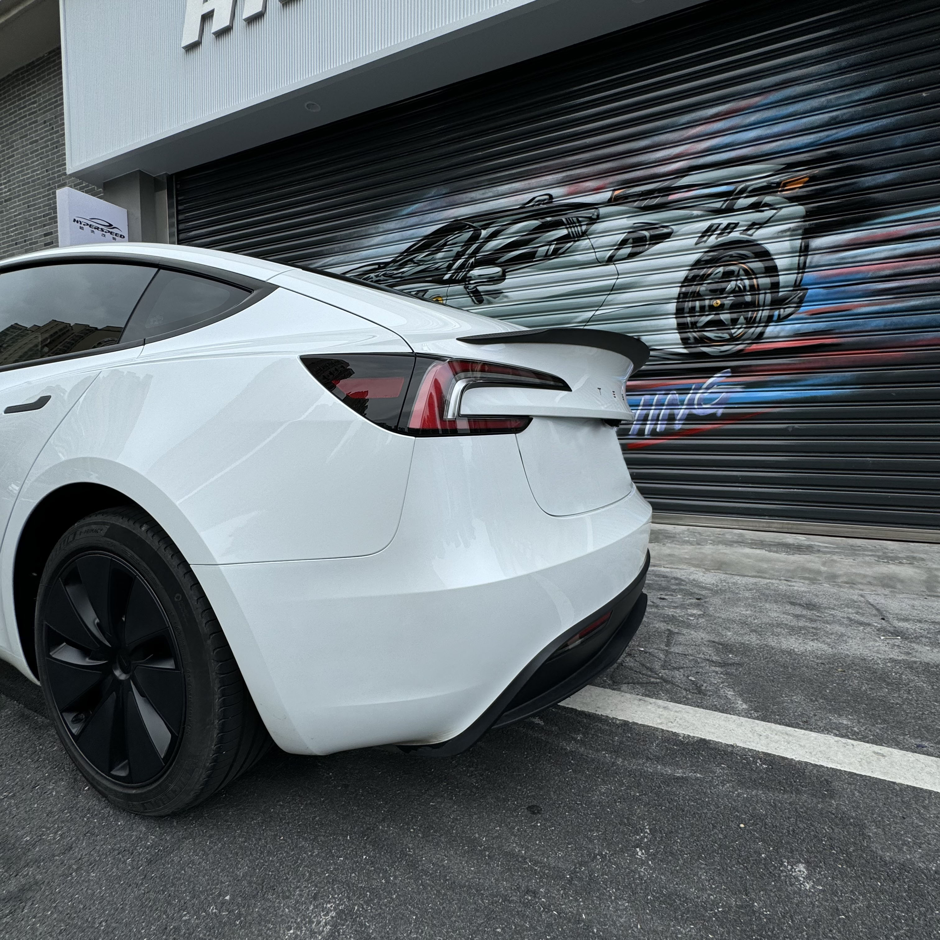 【Performance尾翼】適用於Tesla Model 3 煥新版 碳纖維尾翼 原廠1：1開模研發 乾式碳纖維 | 蝦皮購物