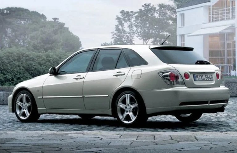 傑作坊】ZoomOn Z142 1/24 Toyota Altezza Gita 樹脂套件| 蝦皮購物