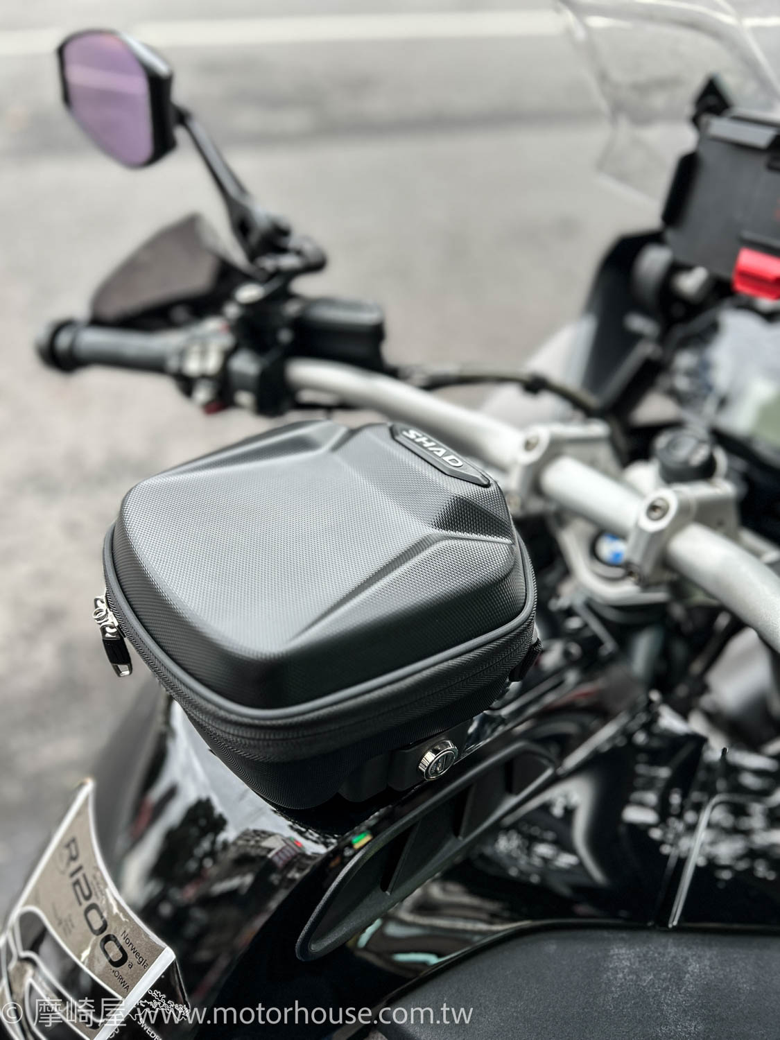 。摩崎屋。 BMW GS / RS / SHAD Click 按壓式油箱包 E03CL E091CL TR15CL | 蝦皮購物