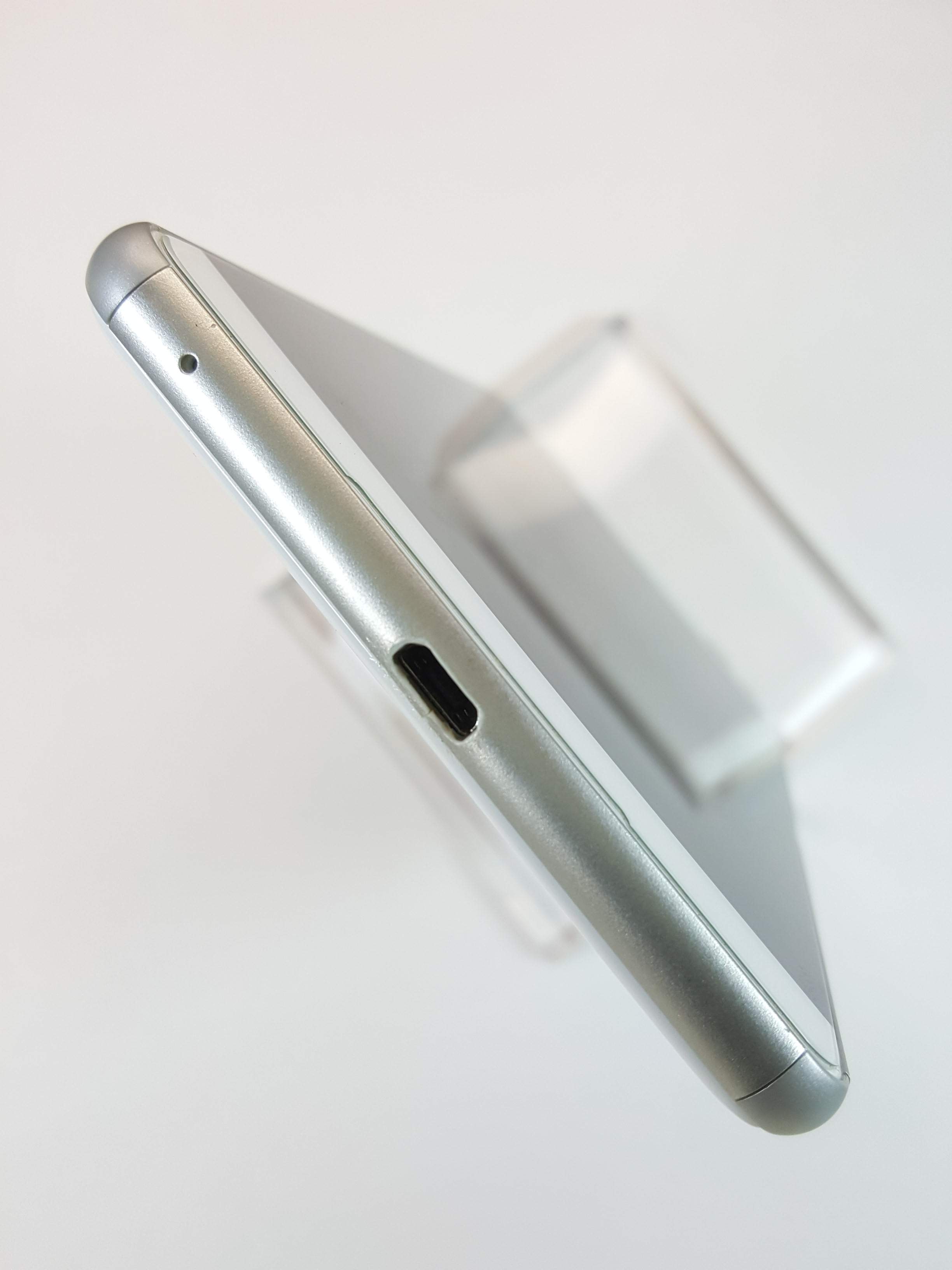 Sony Xperia C5 Ultra E5553 6吋 4G 前後1300 萬畫素 八核心 白色* | 蝦皮購物