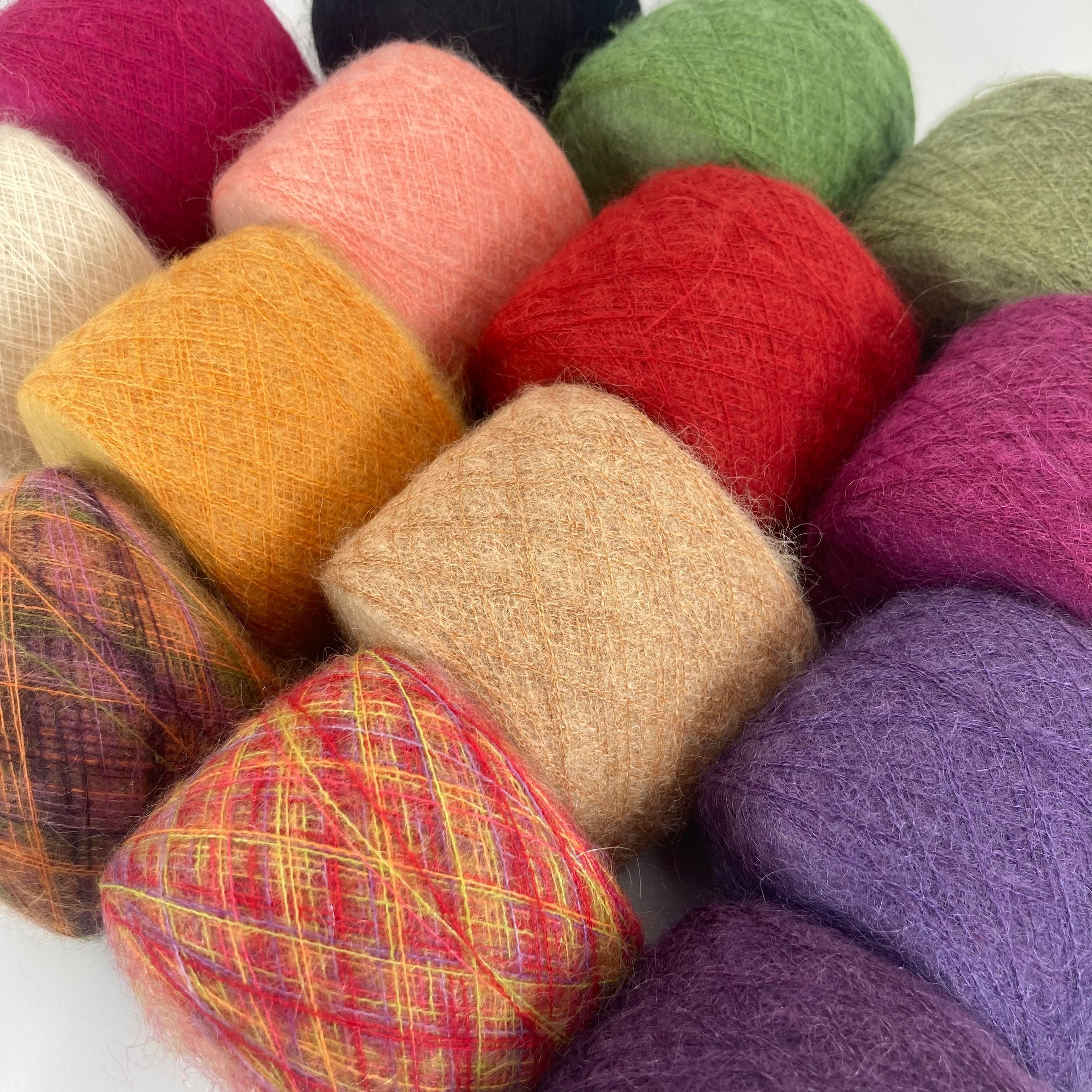 幼毛海蠶絲線 細毛海 蠶絲 毛海紗 段染 素色 kid-mohair 蠶絲線 柔軟 不刺癢 上鶴毛線屋 W9418 | 蝦皮購物