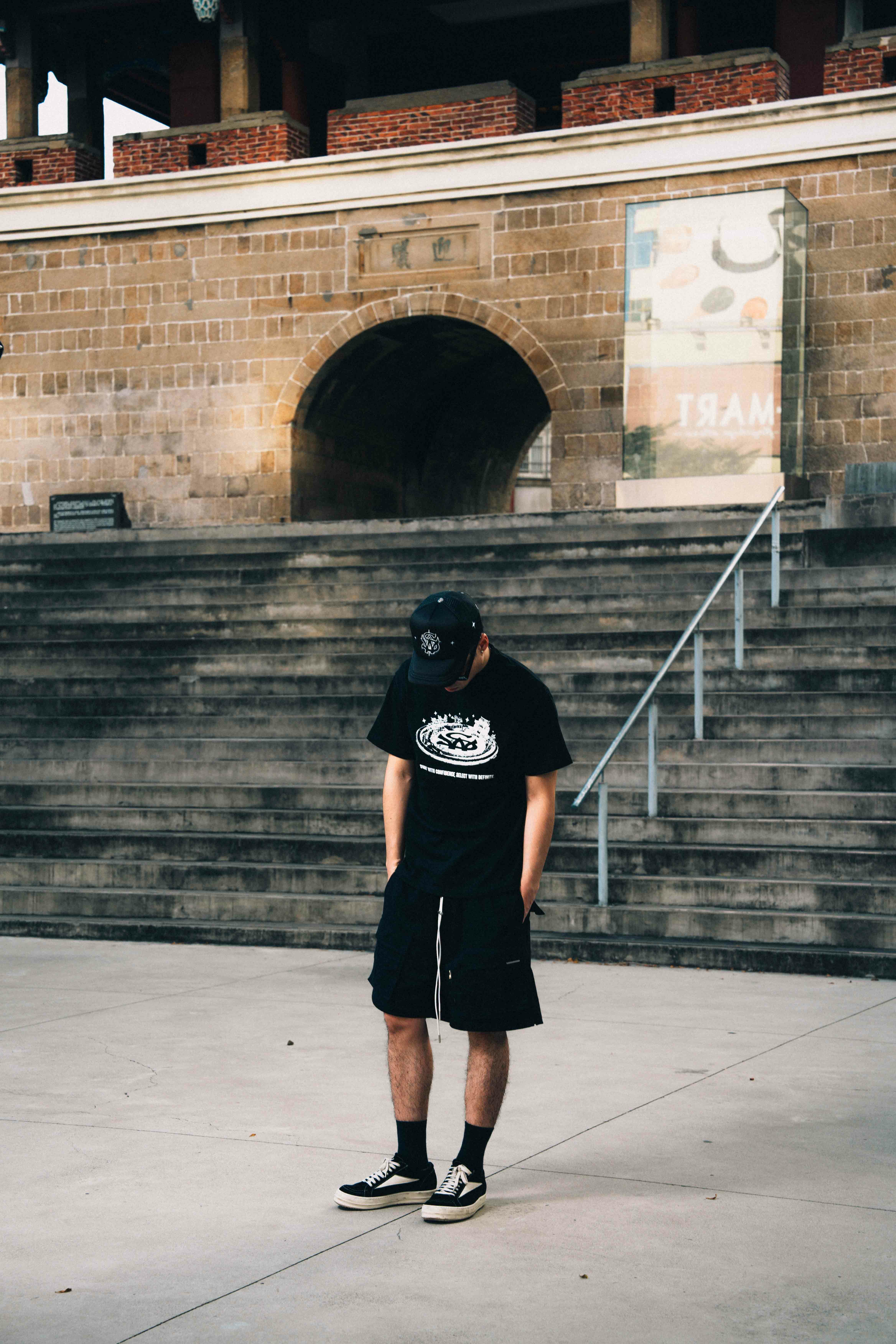 『Definite』Sway the Don x DEFINITE “Windy East Gate” TEE | 蝦皮購物
