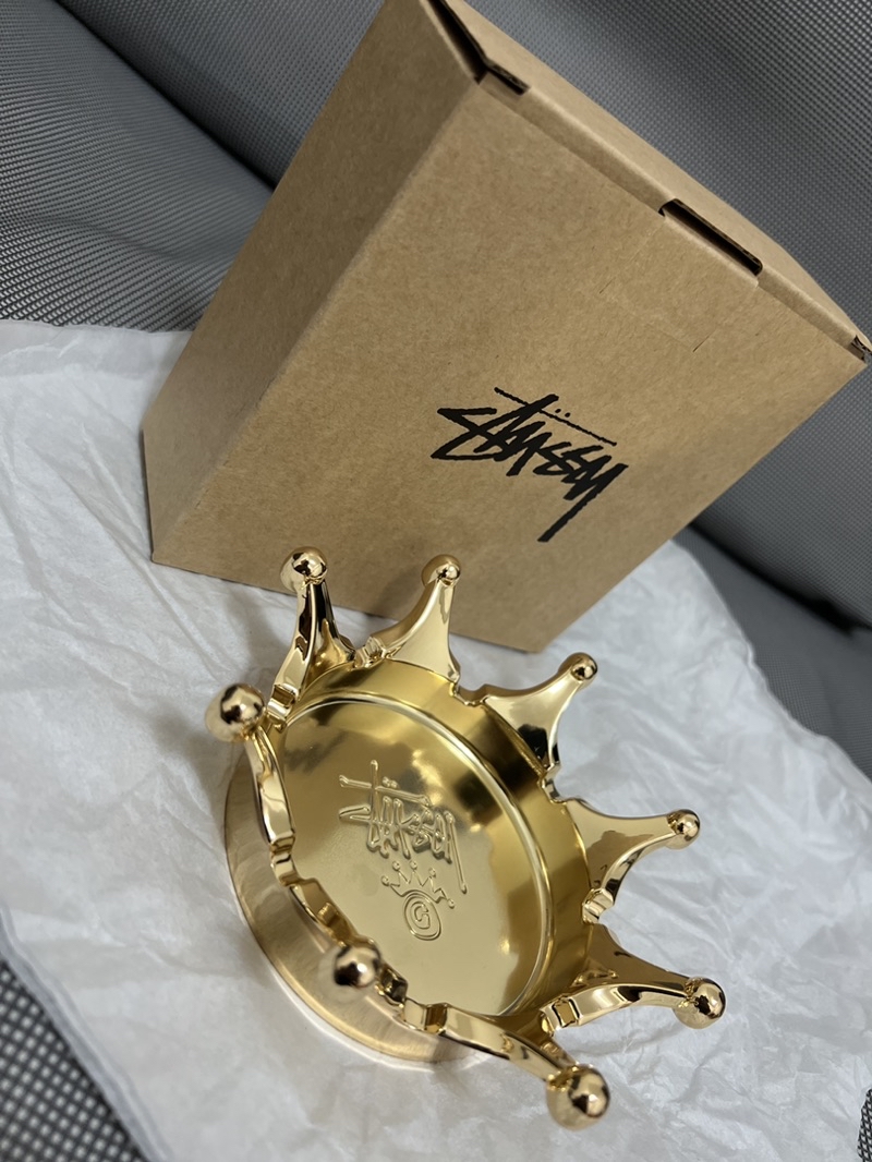 STÜSSY CROWN ASHTRAY 皇冠👑不鏽鋼煙灰缸🚬 STUSSY 黃金色黃銅不鏽鋼