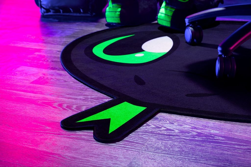 全新 半價售 Razer sneki snek floor rug 雷小蛇 地墊 地毯 | 蝦皮購物