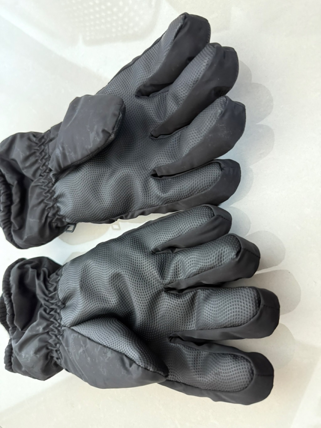 2折出售使用一次近全新 瑞士馬特洪峰滑雪購買 滑雪手套 防水手套 零下低溫專用手套 登山保暖手套尺寸XL黑色 | 蝦皮購物