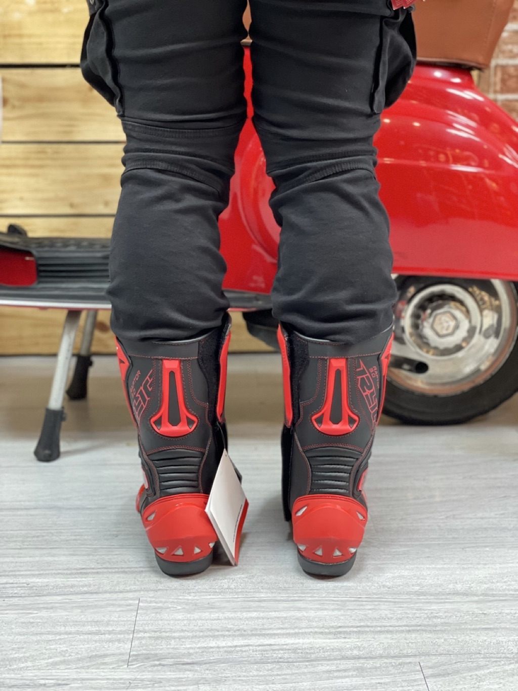 【Biker Shop】台灣雷威RYO高筒競技車靴 Raptor3 騎士車靴 賽車靴 防摔車靴 通勤 街跑 紅 | 蝦皮購物