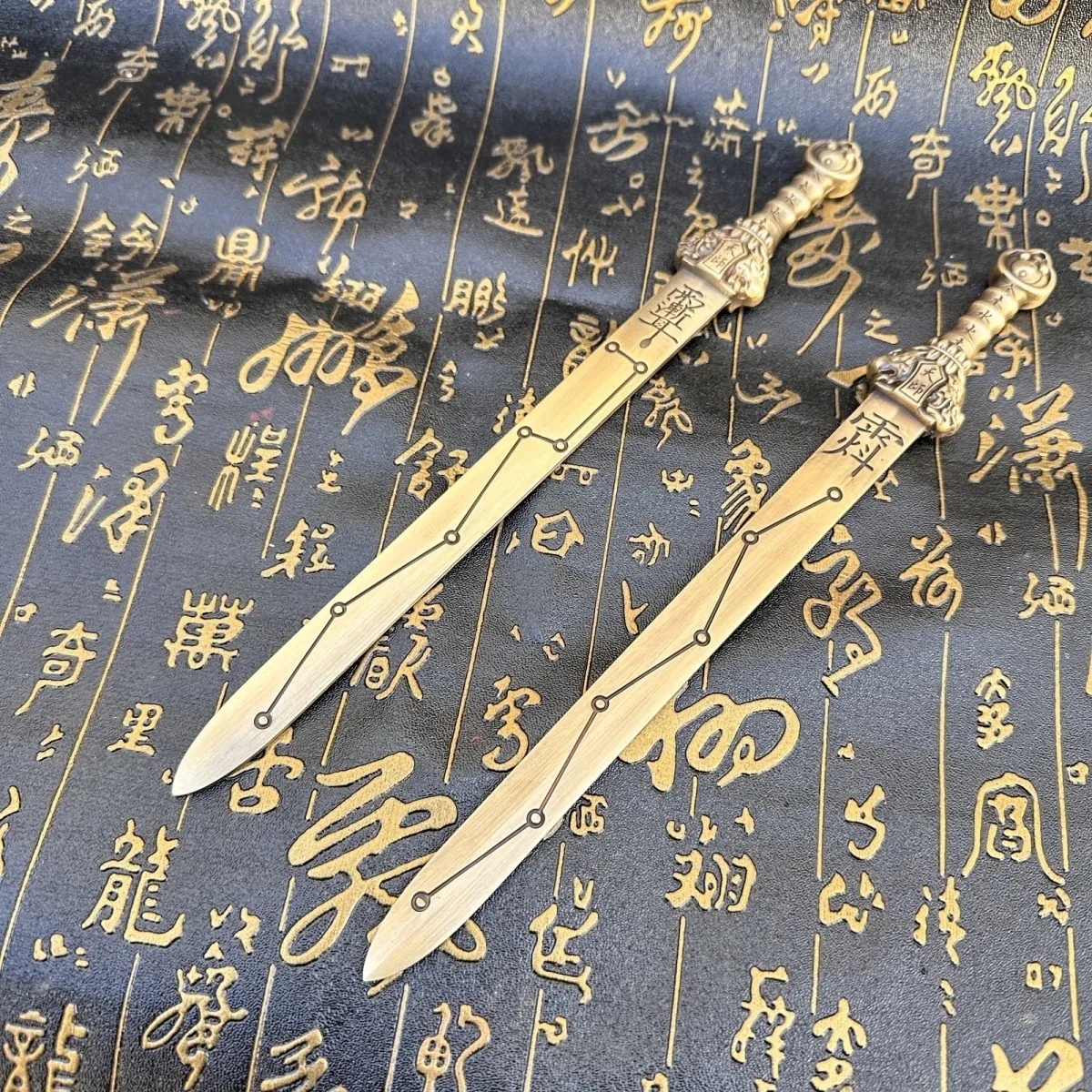 天師竜虎剣 七星卦剣 伏魔護身 五行剣 銅製品 鎮宅辟邪 開運風水 招財 置物 513FSbuBHyL._UF350,350_QL50_.jpg