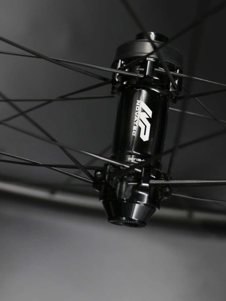 NOVATEC R6 PRO 碳纖維公路車碟煞輪組 - GEN 1 | 蝦皮購物