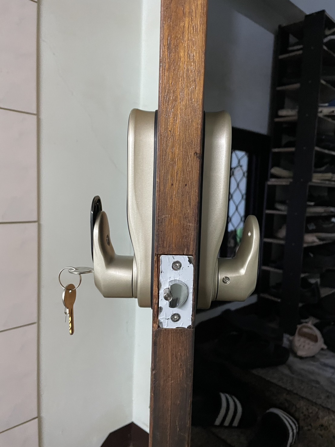神道指紋易付姓名易 四合一電子水平鎖(指紋/卡片/密碼/鑰匙) - 產品介紹- 九宏五金