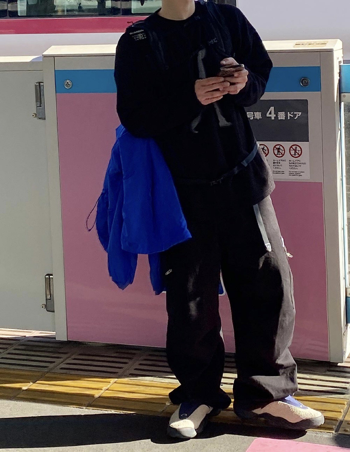 chooseonenew｜🇰🇷HOLY IN CODE 詭異 行人 圖案 針織 薄長袖 長T (2color) | 蝦皮購物