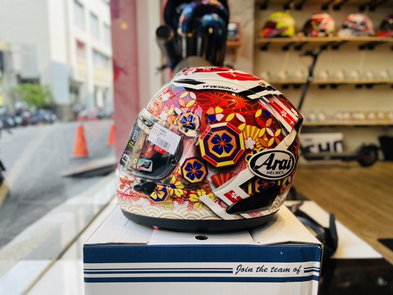 Arai RX-7X ナカガミGP3 XL 新品 NAKAGAMI 中上貴晶 MotoGP中上貴晶選手の最新レプリカのモチーフはステンドグラス