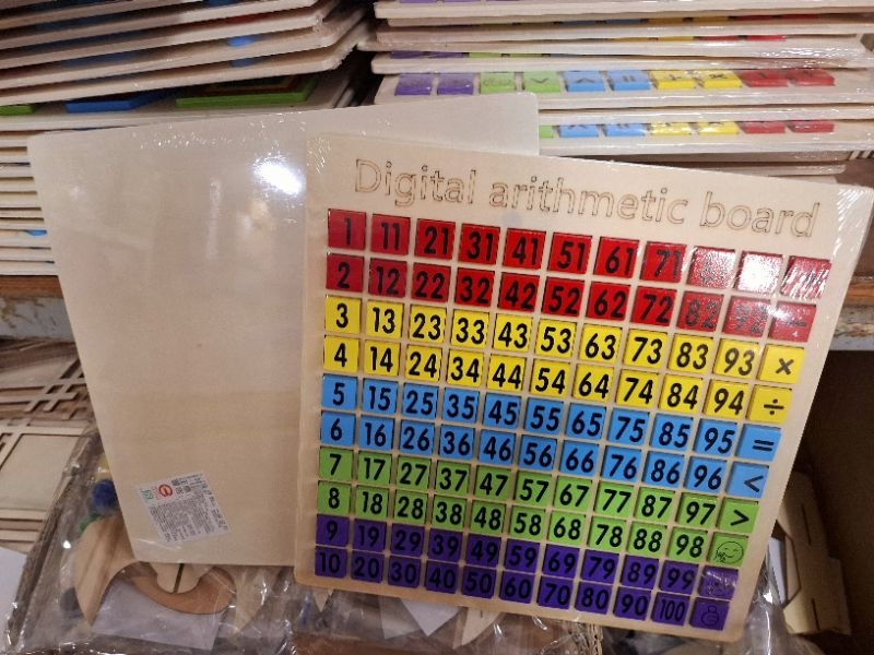 1-100百數板，40207(尺寸：28.7×28.6cm 材質：木頭)數字算數板，教小朋友1~100和加減乘除的好教具 | 蝦皮購物