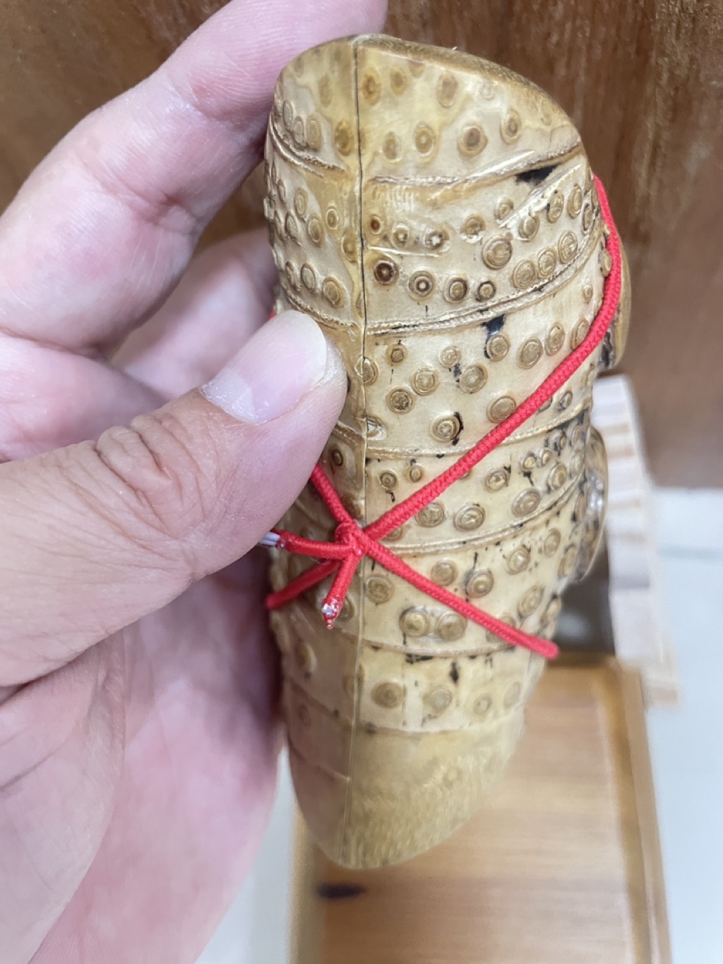 正宗台灣竹頭筊杯 刺竹頭四星滿星虎皮難得極品 每個竹頭都要從泥土中挖出來 要非常小心不能傷到竹頭表皮 一一鋸斷竹頭 | 蝦皮購物