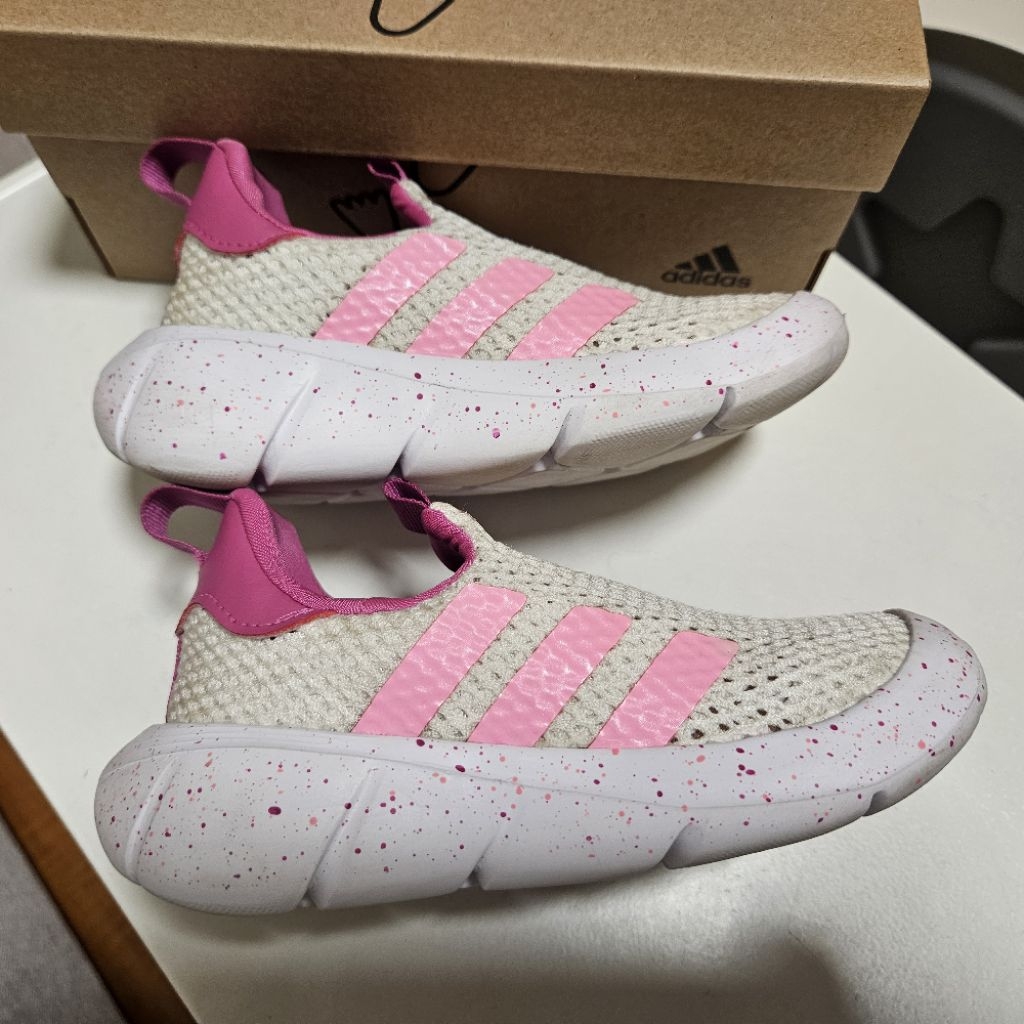 （二手穿不到2個月）官網購買 adidas mono fit 童鞋 7K 14.0 | 蝦皮購物