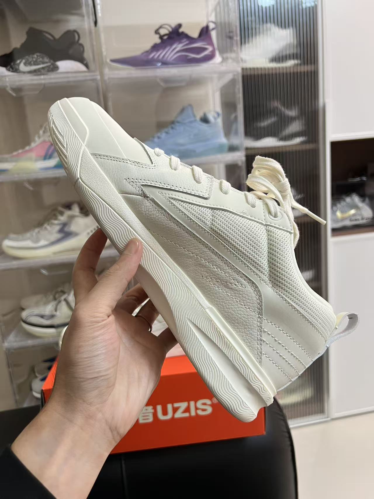 有志者UZIS 全天一代1.0 時尚百搭復古籃球鞋TPU防側翻減震抗扭低筒又帥