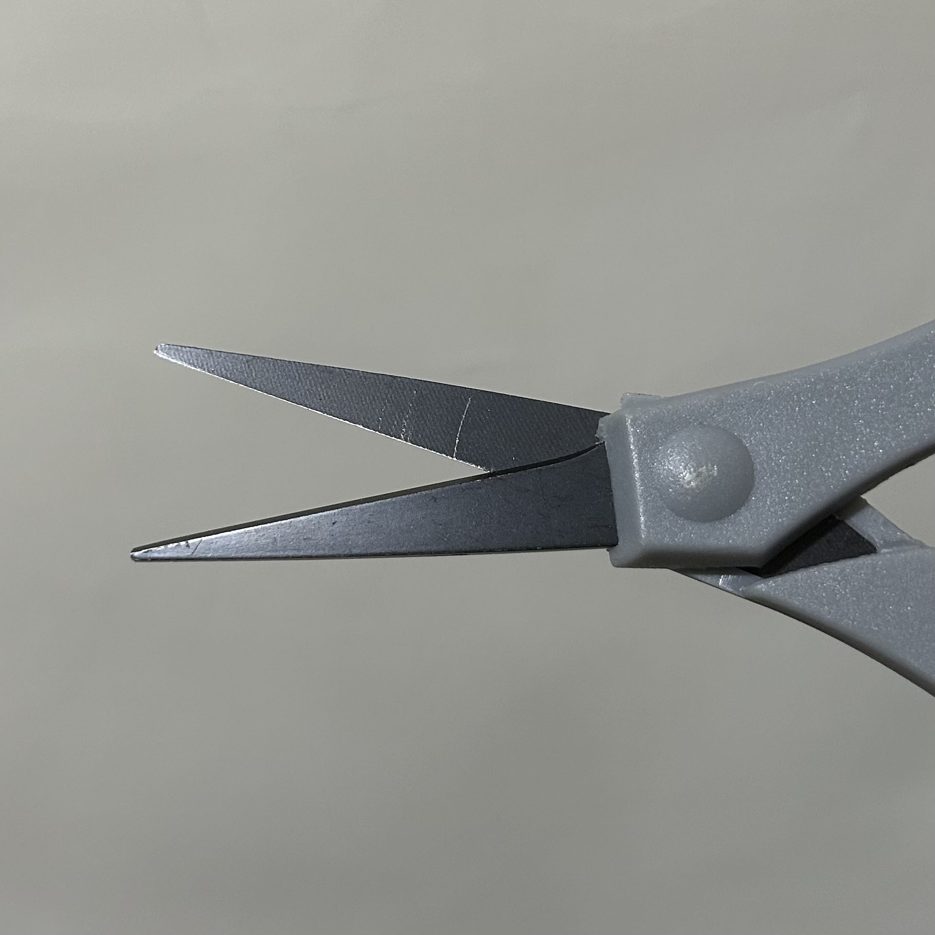 芬蘭 Fiskars 工藝 小剪刀 縫紉 手作 勞作 剪膠帶 鈦 短剪刀 Walmart 款 | 蝦皮購物