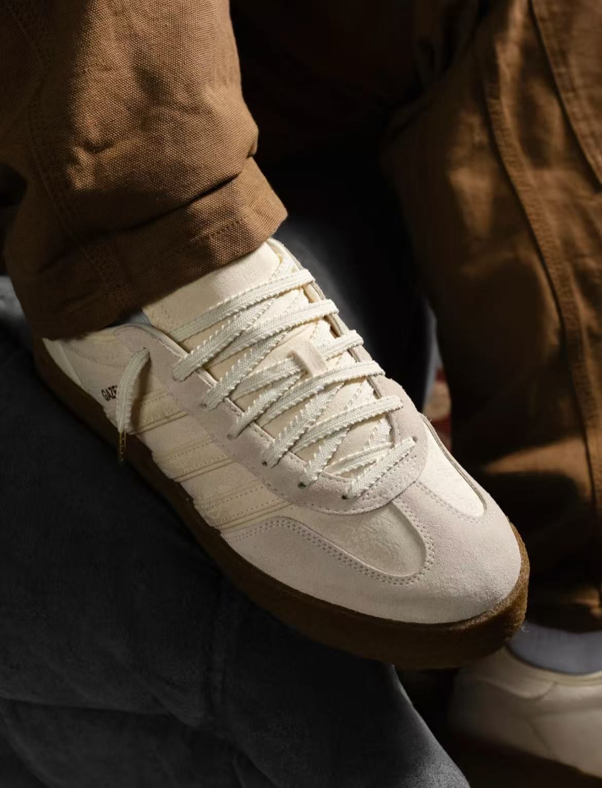 CLOT x Adidas Gazelle 休閒鞋 板鞋 男鞋女鞋 時尚百搭 陳冠希同款 米白色 防滑耐磨 JR5410 | 蝦皮購物