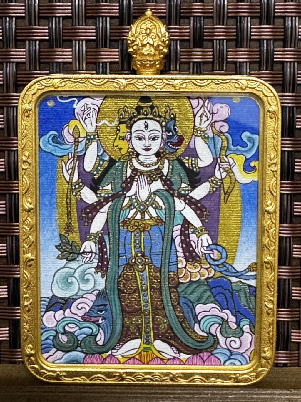 唐卡｜純手繪｜⚜️西藏唐卡閣⚜️《摩利支天》｜藏傳佛教｜西藏｜青海熱貢｜約4X5cm｜小唐卡｜項鏈 | 蝦皮購物