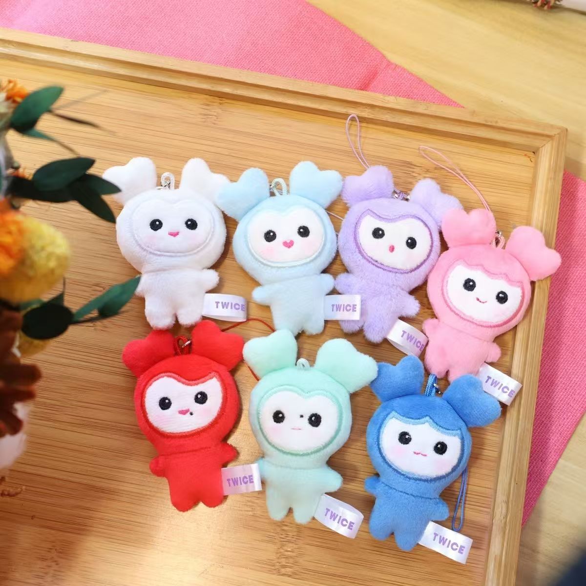 韓國正版代購 全場免運TWICE娃娃公仔 快閃 LOVELY PLUSH M 樸志效豆豆眼 lovely手機掛件爆款 | 蝦皮購物