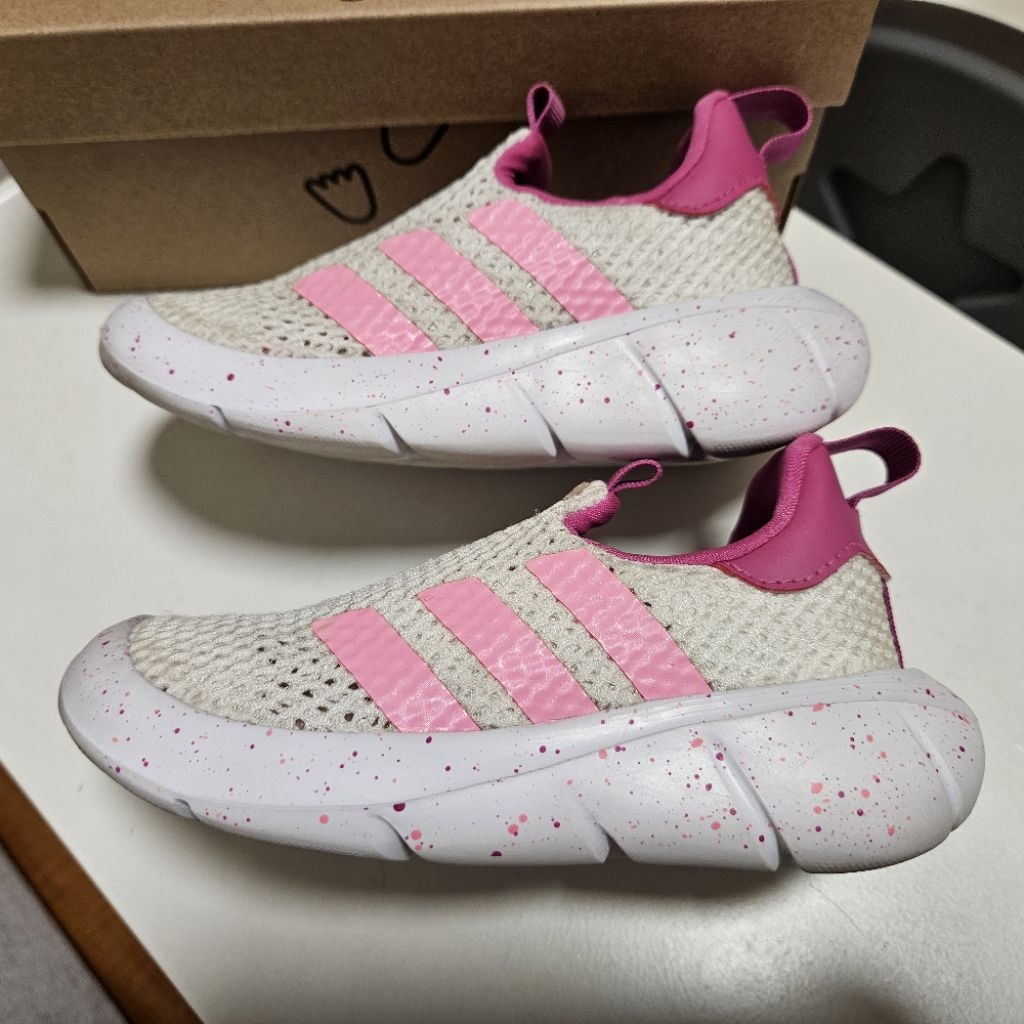 （二手穿不到2個月）官網購買 adidas mono fit 童鞋 7K 14.0 | 蝦皮購物
