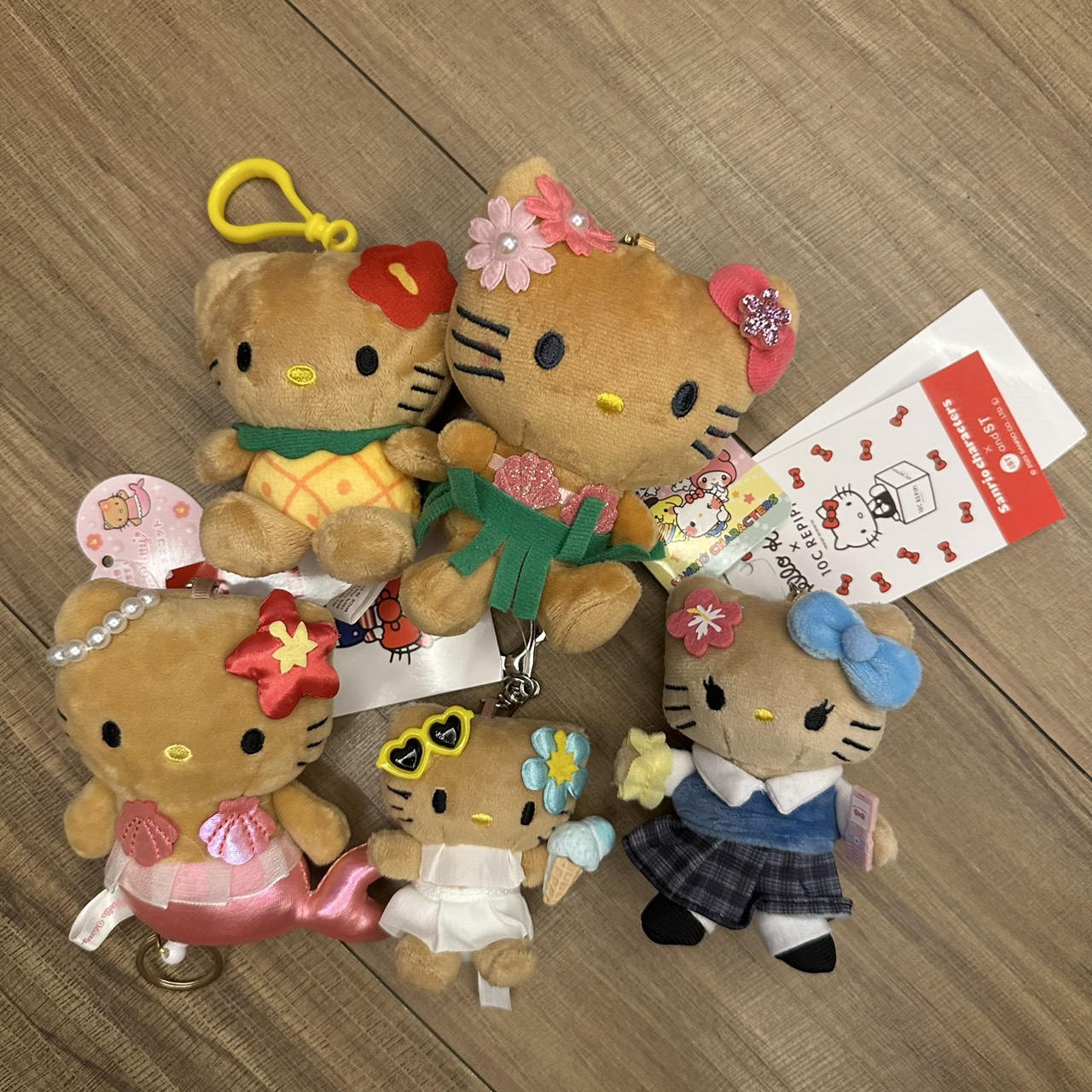 Qoo Studio♡ 台灣現貨 日本限定 燒焦黑皮 Kitty 多款 ️美人魚 夏威夷 Kitty 吊飾 鑰匙圈 預購 | 蝦皮購物