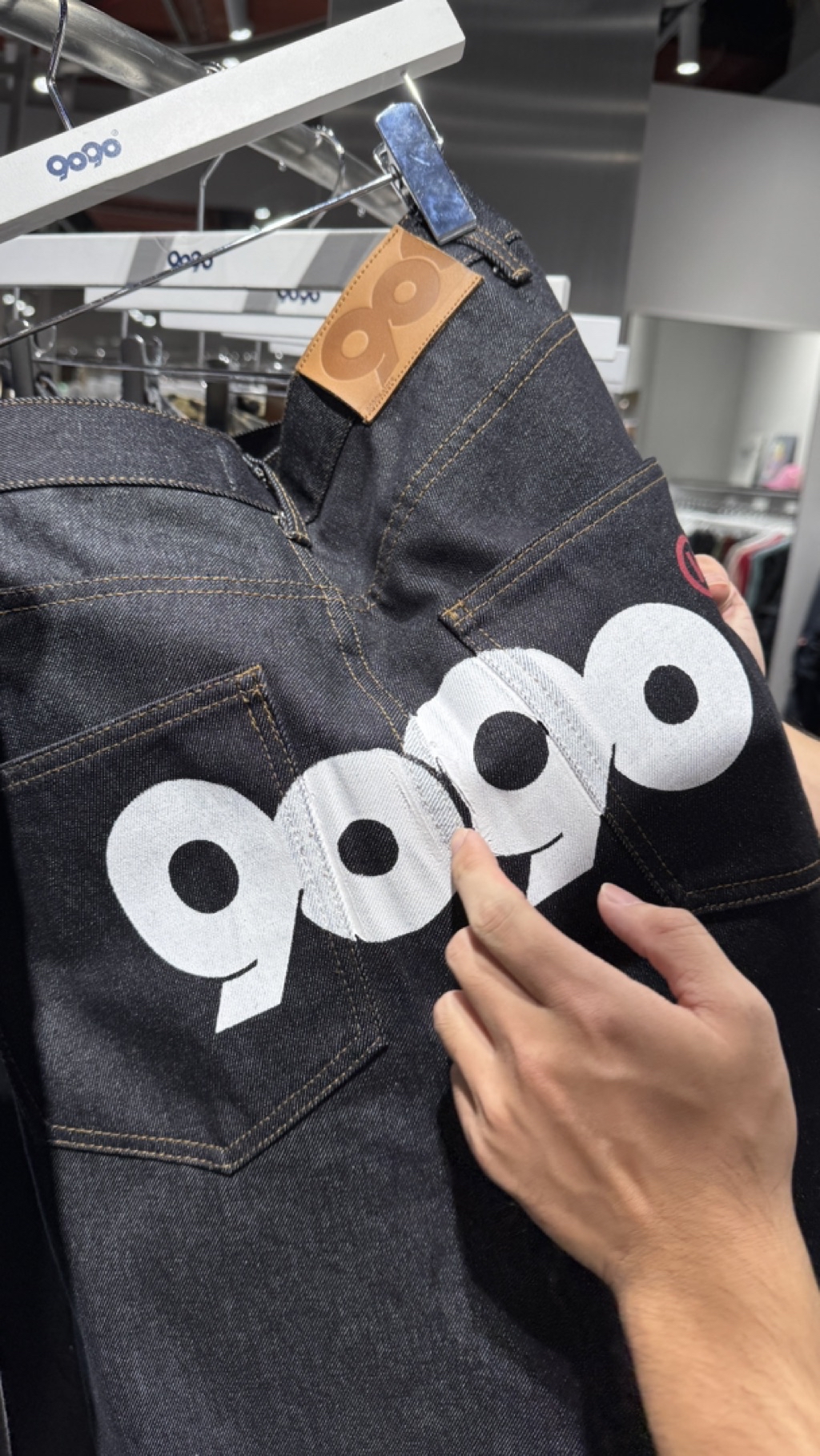 9090 OG Logo Painted Denim Pants | 蝦皮購物