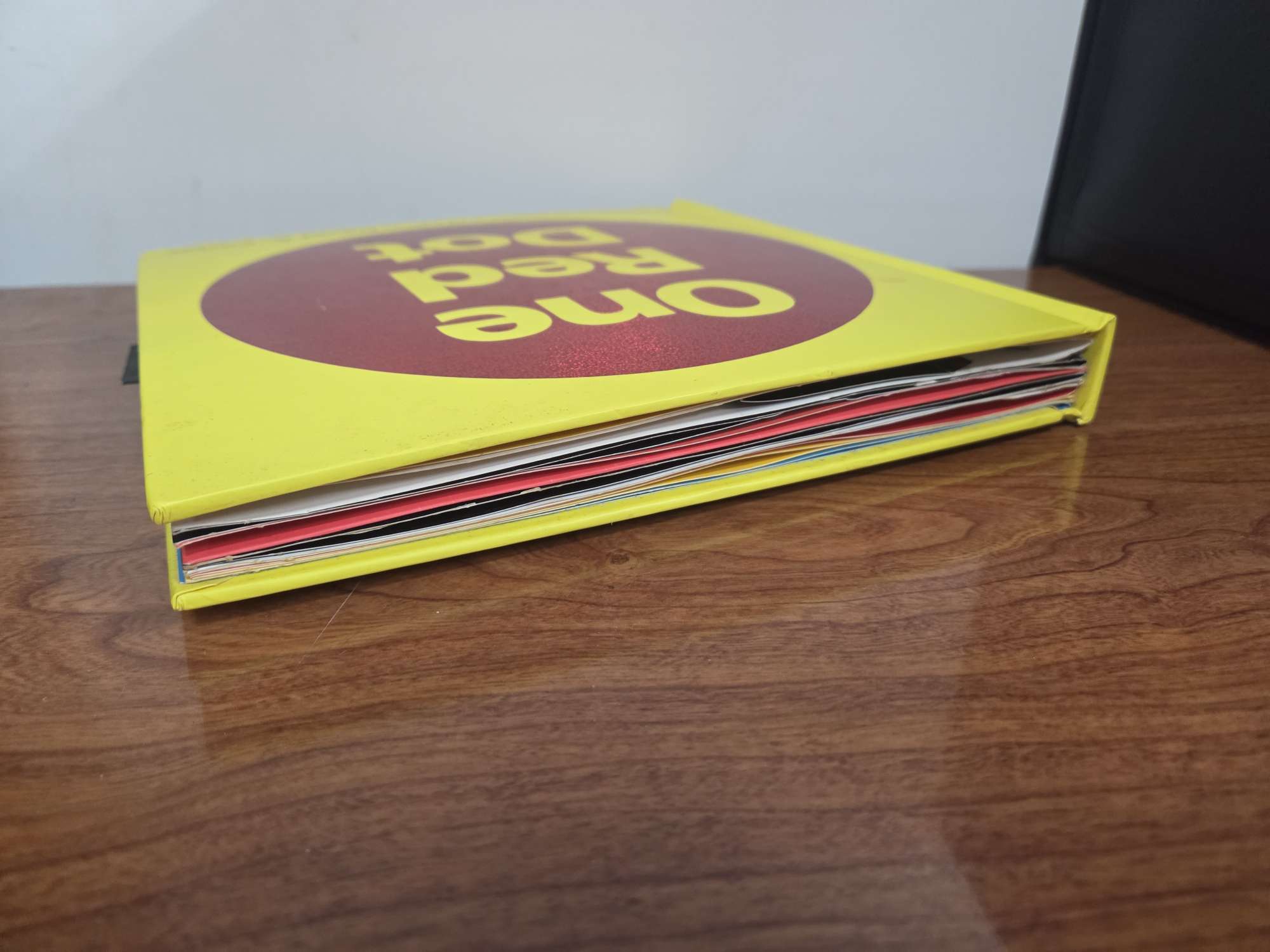 One Red Dot A Pop-Up Book for Children of All Ages立體機關書 | 蝦皮購物