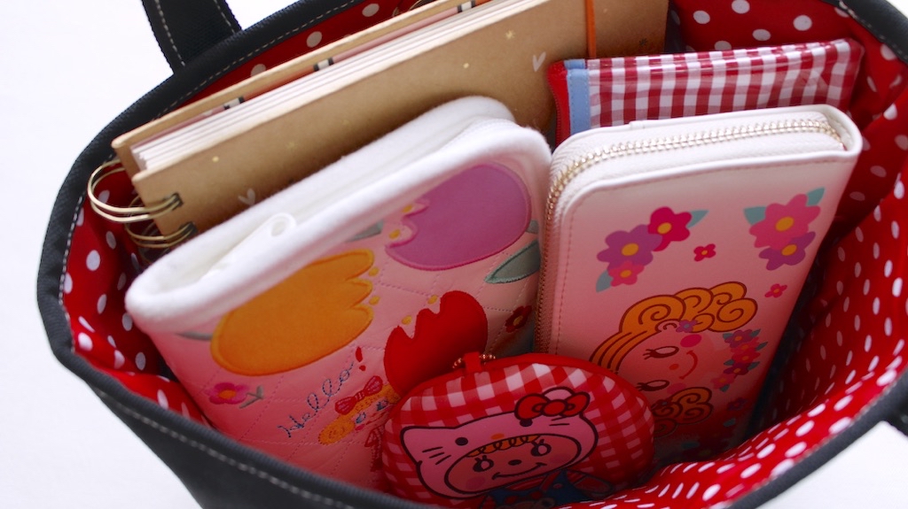 現貨日本連線日本代官山Curly Collection×Hello Kitty草莓醬聯名刺繡帆布包手提包午餐袋便當袋正品 | 蝦皮購物