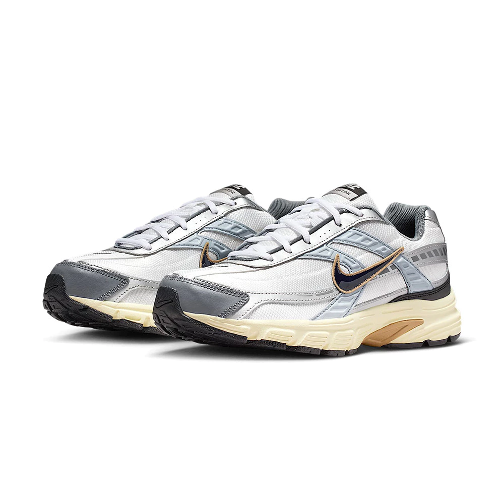 踩上千禧銀翼的復古潮流風暴——Nike Initiator 白銀老爹鞋 IO7609-101 深度評測